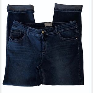 Chico’s So Slimming Dark Wash Size 12 Short Denim